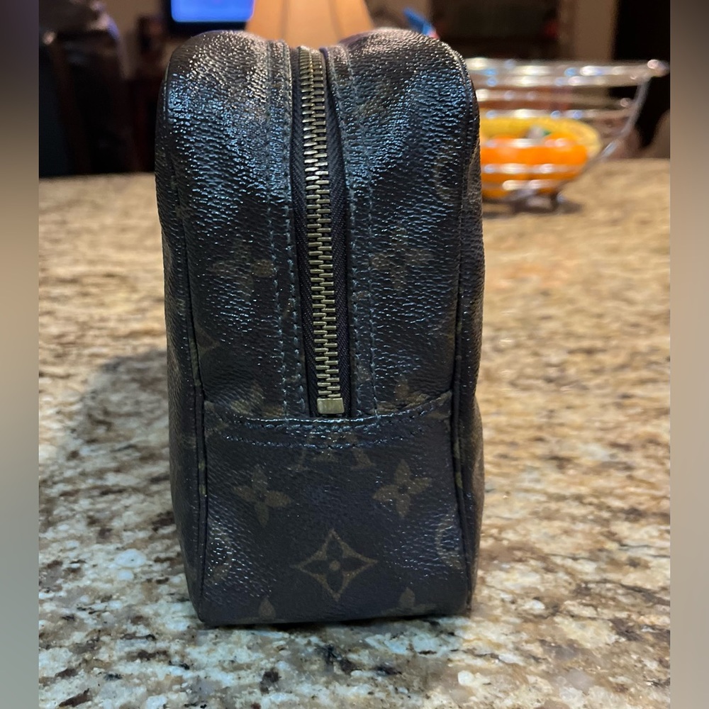 Louis Vuitton Monogram toiletry bag - Picture 2 of 6